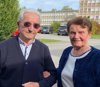 photo  georges moriceau (à gauche, accompagné de son épouse) et ginette letirand (à droite) sont les doyens de la commune.  &copy;  ouest-france 