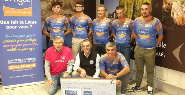 photo  les 6 coureurs cédric pasquier, josé & enzo avignon, frédéric guillou. sébastien tribondeau. jean-luc vidis et jean charles pichet, directeur du magasin carrefour et de jean louis lefévre, trésorier de la ligue contre le cancer.  &copy;  ouest-france 