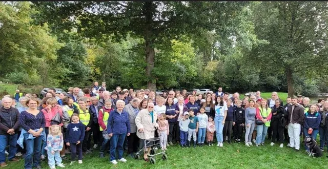 photo  plus de 200 personnes ont participé à la marche caritative au profit de l’arsal (association pour la recherche sur la maladie de charcot).  &copy;  ouest-france 