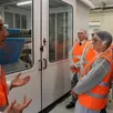 photo le directeur du site de vibraye (sarthe), devant la nouvelle machine de production de bandes adhésives médicales.