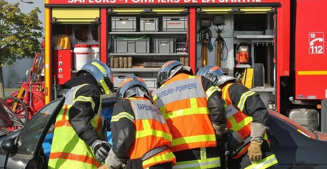 photo  une vingtaine de pompiers sont intervenus pour un accident survenu sur l’autoroute à hauteur de noyen-sur-sarthe (photo d’illustration).  &copy;  archives ouest-france 