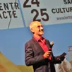 photo roland bouchon, le directeur de l’association l’entracte, lors de la soirée de présentation de la saison culturelle, vendredi 13 septembre 2024, sur la scène joël-le theule, à sablé-sur-sarthe.