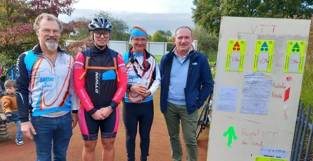 photo  didier legay, trésorier, orphéa, une concurrente, daniel cadieu, président et emmanuel franco, président de la cdc du val de sarthe.  &copy;  le maine libre 