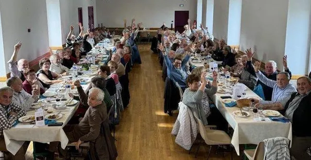 photo  le repas du ccas dans la joie.  &copy;  le maine libre 