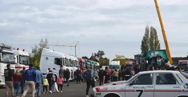 photo  une soixantaine de camions était rassemblée à tuffé en faveur de l’afm-téléthon.  &copy;  le maine libre 