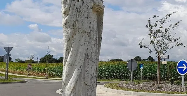 photo  la vierge sera remise dans le bon sens.  &copy;  le maine libre 