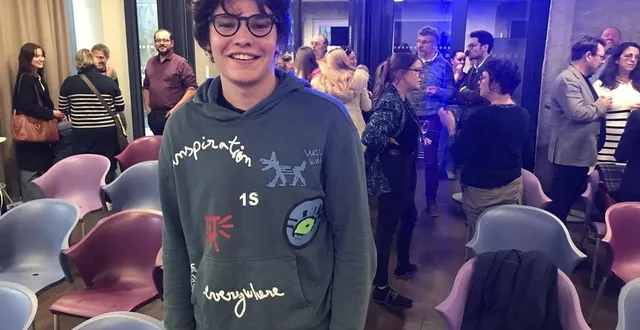 photo  marius simon, 16 ans, participe à l’inventaire des jeux de la ludothèque de la flèche lors de son service civique en 2024-2025.  &copy;  le maine libre 