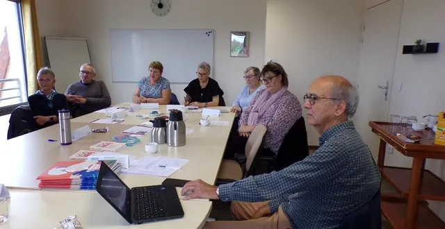 photo  six familles suivent la formation gratuite pour mieux comprendre leurs proches atteints de la maladie alzheimer ou maladie apparentée.  &copy;  le maine libre 