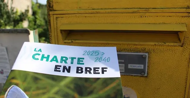 photo  un résumé de la charte a été distribué à tous les habitants.  &copy;  ouest-france 