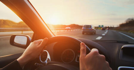 photo Pensez-vous que les Français sont trop attachés à leur voiture pour tirer un trait dessus ? Adobe Stock / Par Song_about_summer