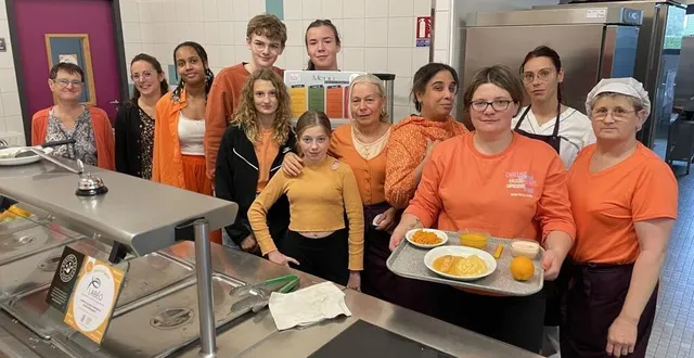 photo  menus et dress code étaient très colorés, cette semaine au collège georges-brassens à écouché.  &copy;  ouest-france 