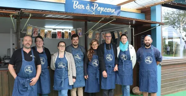 photo  alexandra brisson, directrice de l’office de tourisme de l’anjou bleu, 4e en partant de la droite, est ravie de la dynamique créée entre les différents partenaires présents sur ce mondial du lion 2024.  &copy;  ouest-france 