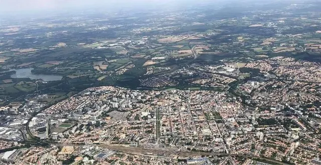photo  entre 2011 et 2022, l’agglomération de la roche-sur-yon a consommé 725 ha d’espaces naturels, agricoles et forestiers, principalement pour la création de logements et d’activités économiques.  &copy;  archives ouest-france 