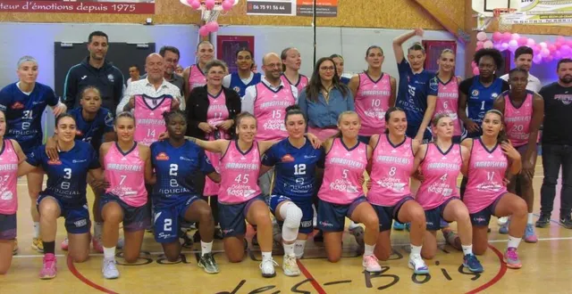 photo  les basketteuses de lamboisières-martin-basket étaient habillées de rose samedi 12 octobre avant d’affronter saumur.  &copy;  co 