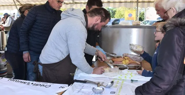 photo  les parts de choucroute locale à consommer sur place ou à emporter ont régalé de nombreux visiteurs.  &copy;  le maine libre 