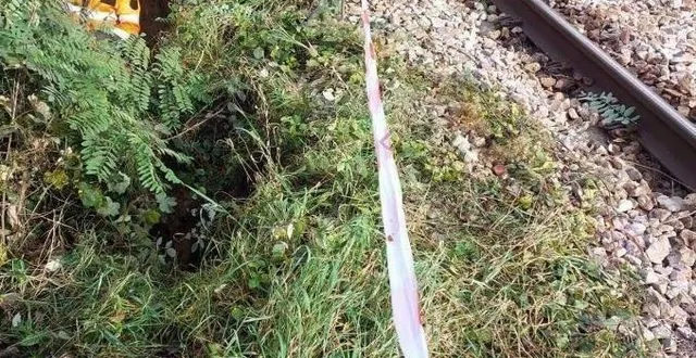 photo  le glissement de terrain qui a eu lieu à saint-cyr (yvelines) le 11 octobre 2024 doit conduire à d’importants travaux sur la ligne sncf paris-granville, samedi 26 et dimanche 27 octobre 2024. la circulation sera impossible de dreux jusqu’à paris-montparnasse.  &copy;  sncf 