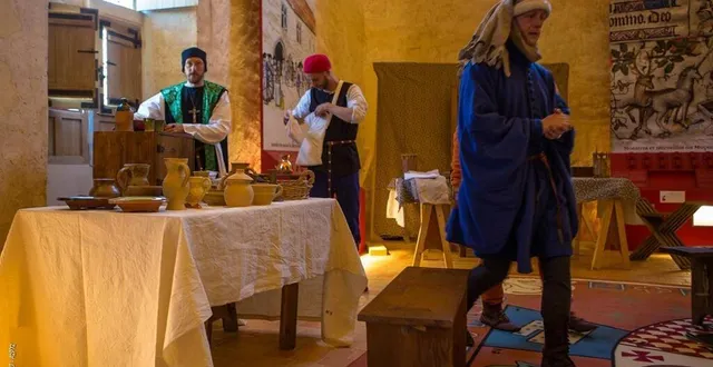 photo  les arts et les usages de la table : c’est le thème du dernier rendez-vous du moyen âge, au manoir de la cour, à asnières-sur-vègre, dimanche 20 octobre 2024.  &copy;  manoir de la cour 