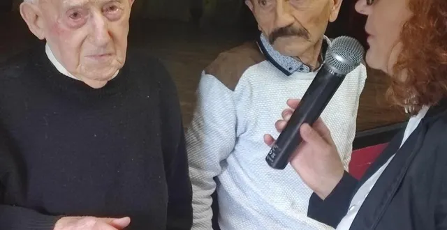 photo  fernand alix, 102 ans, et claude thierry, 70 ans, qui participaient pour la première fois, ont été accueillis par marie-noëlle richard, la maire.  &copy;  ouest-france 