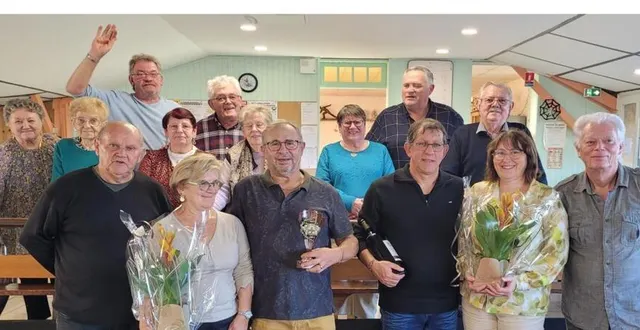 photo  vainqueurs (à droite) et finalistes récompensés à l’issue de la finale.  &copy;  le maine libre 