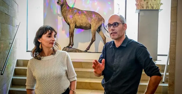 photo  les commissaires julie bouillet (à gauche) et nicolas morel (à droite), ont présenté la nouvelle exposition « les animaux s’emparent du musée » inauguré ce mercredi 16 octobre 2024.  &copy;  photo : le maine libre – yvon loué 