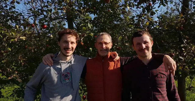 photo  marc lhommeau et ses deux fils, robin et théo.  &copy;  le maine libre 