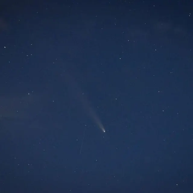 photo la comète tsuchinshan-atlas au-dessus de la normandie. cette photo a été prise dans la soirée de vendredi 18 octobre 2024 à saint-nicolas-des-bois, dans l'orne.  ©  collection particulière