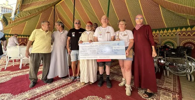 photo  sous la tente d’accueil de l’association al fath, à el rich.  &copy;  challoisirs 