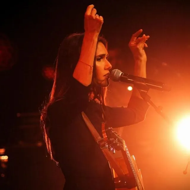 photo joyce jonathan sur la scène joël-le theule, samedi 19 octobre 2024, à sablé-sur-sarthe.  ©  ouest-france