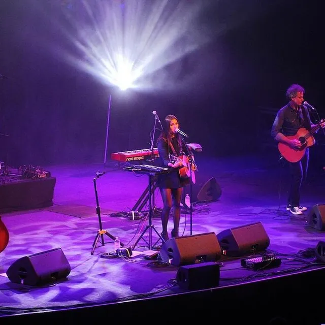 photo joyce jonathan sur la scène joël-le theule, samedi 19 octobre 2024, à sablé-sur-sarthe.  ©  ouest-france