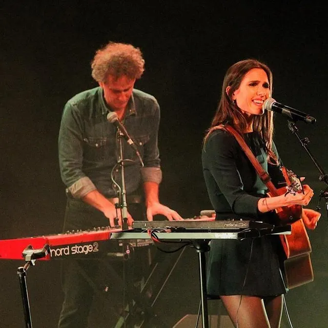 photo joyce jonathan sur la scène joël-le theule, samedi 19 octobre 2024, à sablé-sur-sarthe.  ©  ouest-france