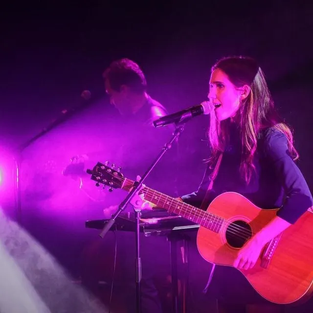 photo joyce jonathan sur la scène joël-le theule, samedi 19 octobre 2024, à sablé-sur-sarthe.  ©  ouest-france