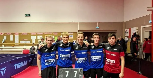 photo  l’équipe de n2 messieurs du mans : d. letourneur, a. david, m. repusseau, g. ciroux et le coach alex lelaure.   &copy;  le maine libre 