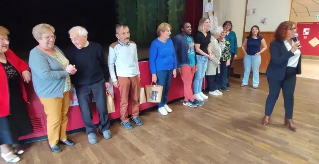 photo  environ 70 personnes ont participé au repas annuel du ccas, dimanche 13 octobre, salle saint-pierre. le repas était préparé par le restaurant local. les convives ont été amenés à jouer sur le thème des jeux olympiques. entre chaque plat des questions relatives aux jeux étaient posées. sur les tables de jolies décorations préparées par les enfants de l’école du petit-anjou avaient été disposées. les jeunes entrants dans le club des plus de 70 ans et les plus âgés, à l’image du doyen fernand alix, 102 ans, ont tous reçu des cadeaux.  &copy;  co 