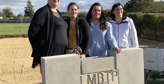 photo  les quatre assistantes maternelles qui accueilleront les enfants dans la maison d’assistantes maternelles, dont la construction vient tout juste de débuter à thorée-les-pins, à l’est de la flèche (sarthe).  &copy;  ouest-france 