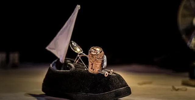 photo  spectacle « bateau », à partir de 5 ans, par la compagnie les hommes sensibles.  &copy;  gaby merz 