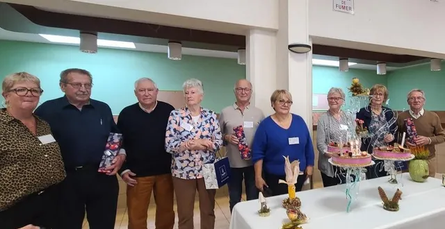 photo  les bénévoles récompenses entourent claudine martin et évelyne lefaux (absents : annette guion et alain brenet).   &copy;  le maine libre 