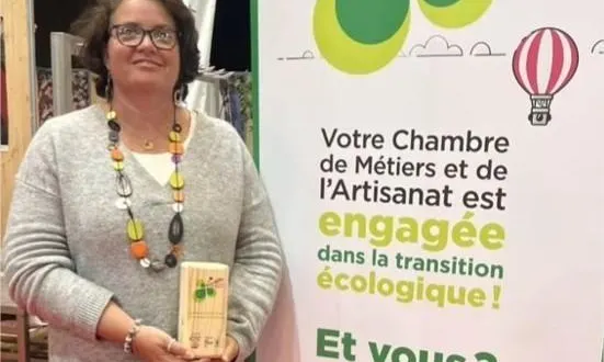 photo  stéphanie desmarest a reçu un trophée eco défis le 13 septembre 2024 lors de la foire du mans.   &copy;  le maine libre 