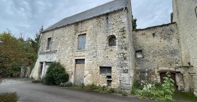 photo  inhabitée depuis une douzaine d’années, cette maison située au fond de la rue du moulin à écouché est l’un des quatre bâtiments qui pourraient être préemptés par la municipalité si ses travaux de rénovation ne sont pas réalisés.  &copy;  ouest-france 
