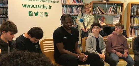 photo  la rencontre a été très appréciée par les élèves.  &copy;  collège louis cordelet 