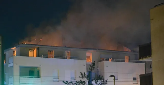 photo  un feu s’est déclaré ce mardi 22 octobre, à avrillé.  &copy;  thierry huguenin/ouest-france 