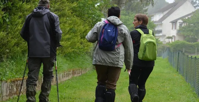 photo  randonnée pédestre du téléthon samedi, au départ de la place jean-dufournier, derrière la mairie.  &copy;  ouest-france 