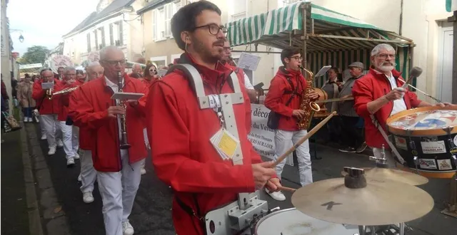 photo  la banda los thorignos a animé la fête de la pomme.  &copy;  le maine libre 