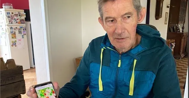 photo  étienne delobel montre une application permettant de préparer les balisages.  &copy;  le maine libre 