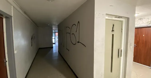 photo  dans la tour péguy, les deux ascenseurs sont régulièrement en panne. « je vois le réparateur tous les deux jours », assure une aide à domicile.  &copy;  ouest-france 