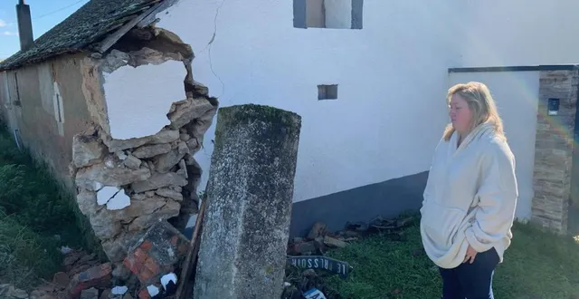 photo  marie ballon ne peut que constater les dégâts : depuis l’accident, elle ne peut plus dormir dans sa chambre.  &copy;  le maine libre 