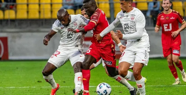 photo  dame gueye a inscrit les deux premiers buts manceaux.  &copy;  photo : archives arnaud despelchain 