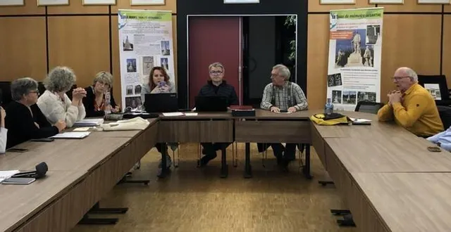 photo  les membres du conseil municipal de rouillon réunis autour du maire laurent paris.  &copy;  le maine libre 