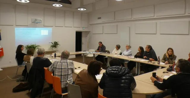 photo  le conseil municipal en séance  &copy;  le maine libre 