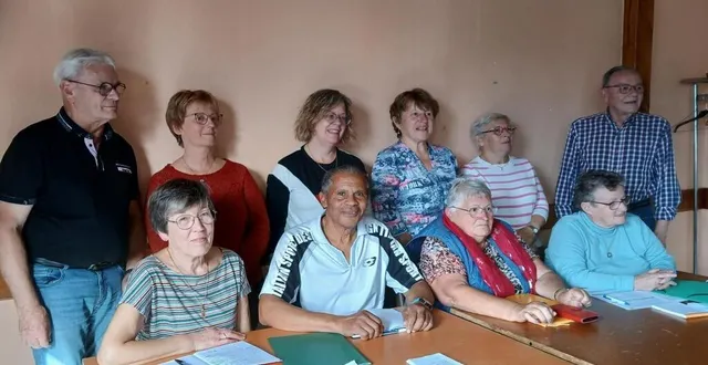 photo  la nouvelle équipe de générations mouvement entourant le président jude asaph.  &copy;  le maine libre 