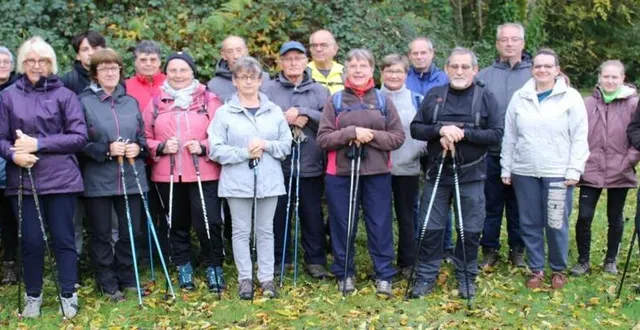 photo  marcheurs et membres du comité réunis pour le téléthon.  &copy;  ouest-france 